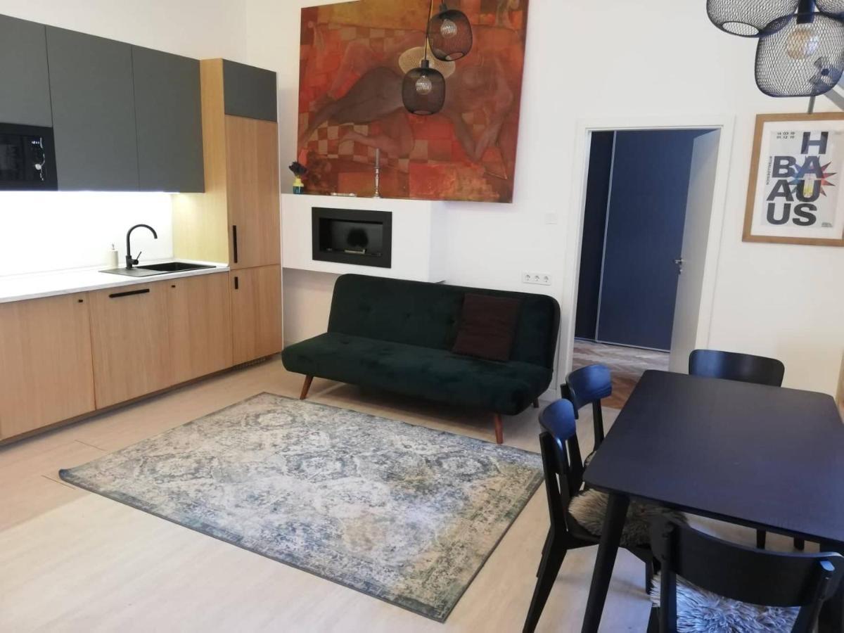 2 Bedroom Stylish Apartment In Buda Budapest Esterno foto